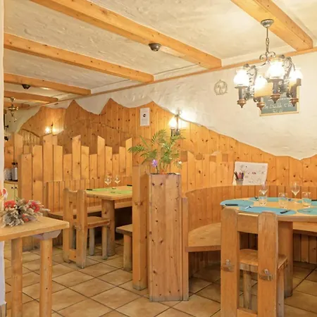 Petit Velan - Coworking & Coliving Vandrarhem Bourg-Saint-Pierre