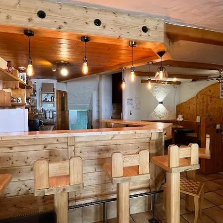 Petit Velan - Coworking & Coliving Vandrarhem Bourg-Saint-Pierre