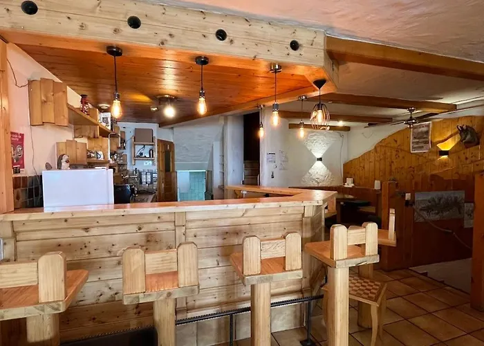 Petit Velan - Coworking & Coliving Хостел Бург-Сен-Пьер