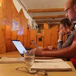 Petit Vélan - Coworking&coliving Hostal *